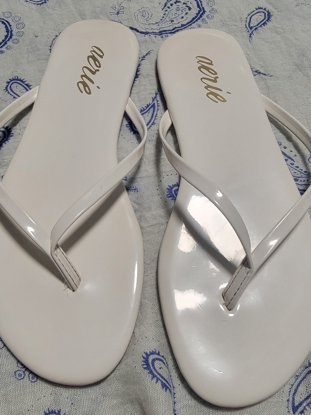 aerie White Glossy Flip Flop Sandals
